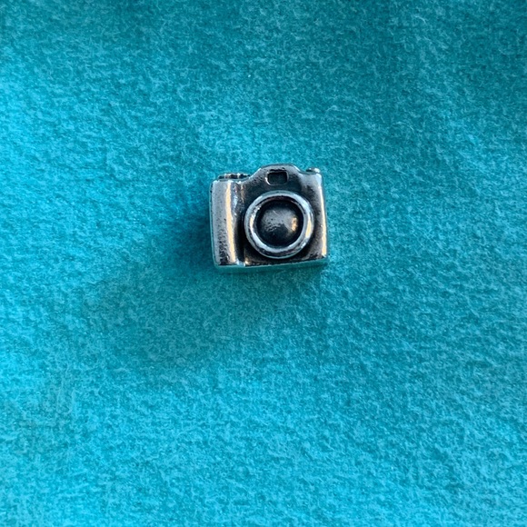 PANDORA | Camera Charm - Picture 4 of 5